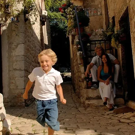 Rona Volta Пореч